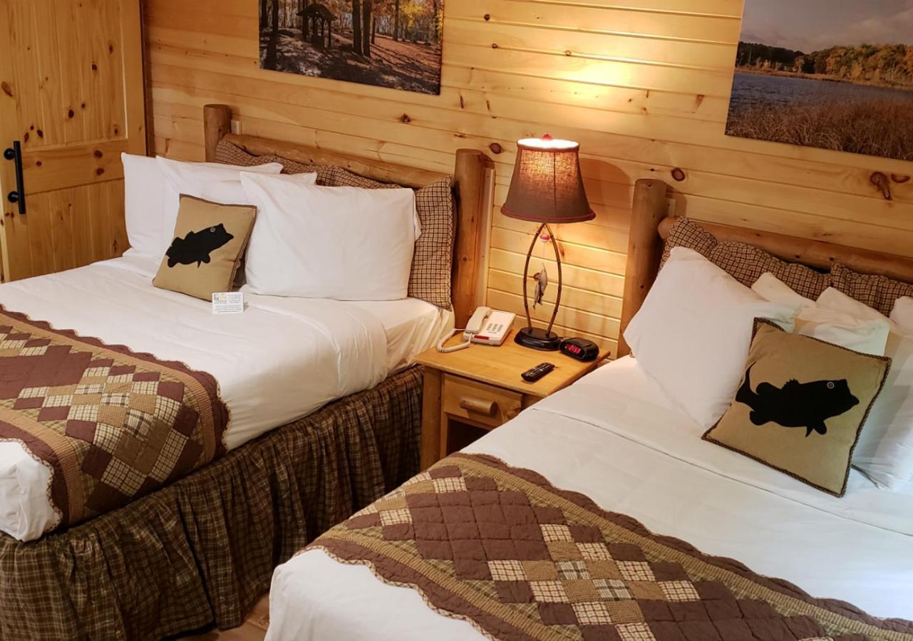 Potawatomi Inn & Cabins أنغولا الغرفة الصورة
