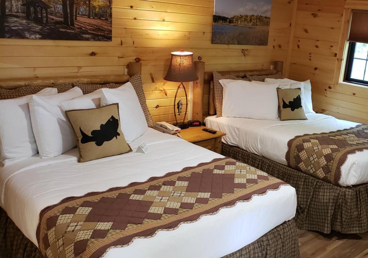 Potawatomi Inn & Cabins أنغولا الغرفة الصورة