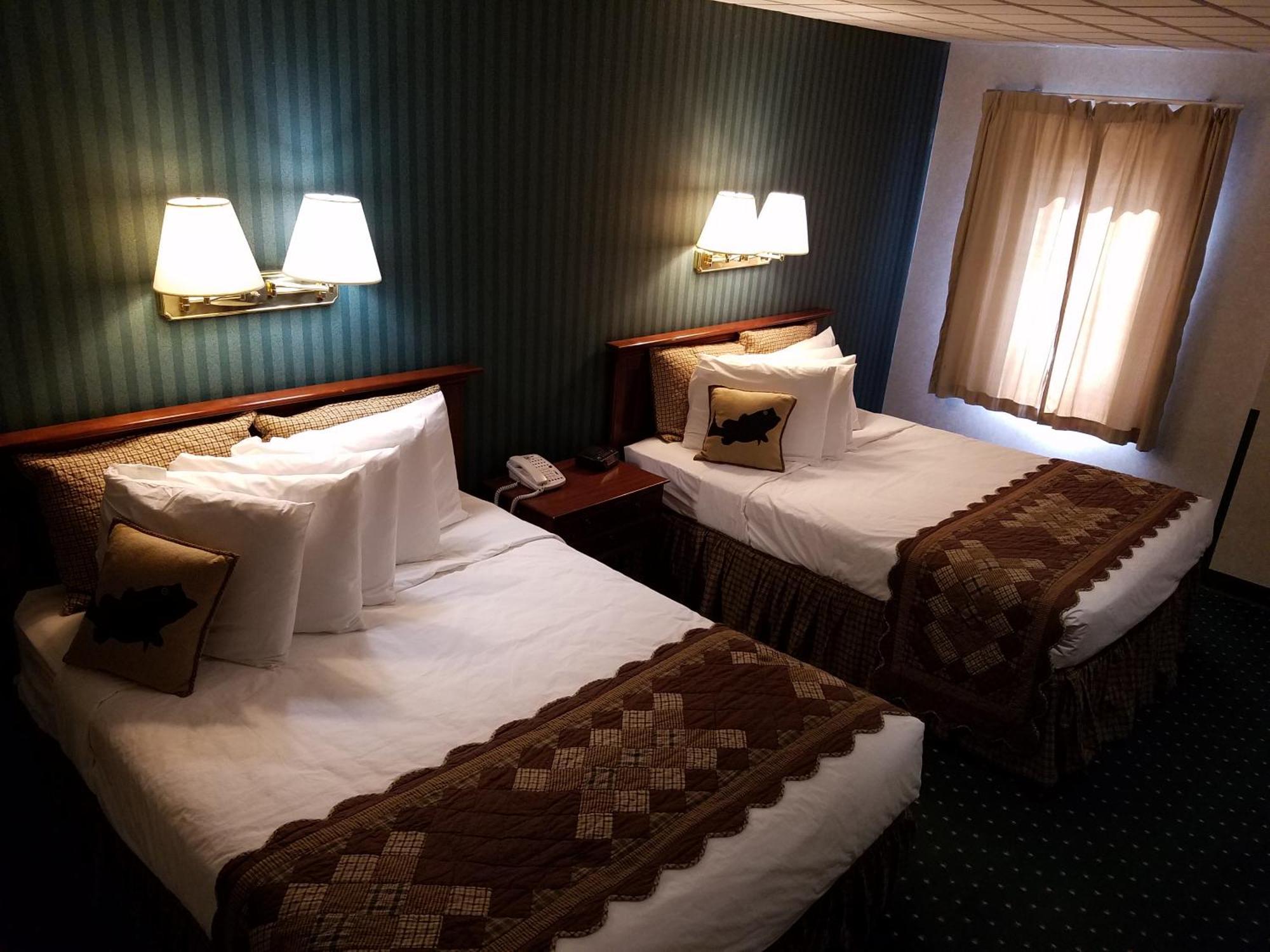 Potawatomi Inn & Cabins أنغولا الغرفة الصورة