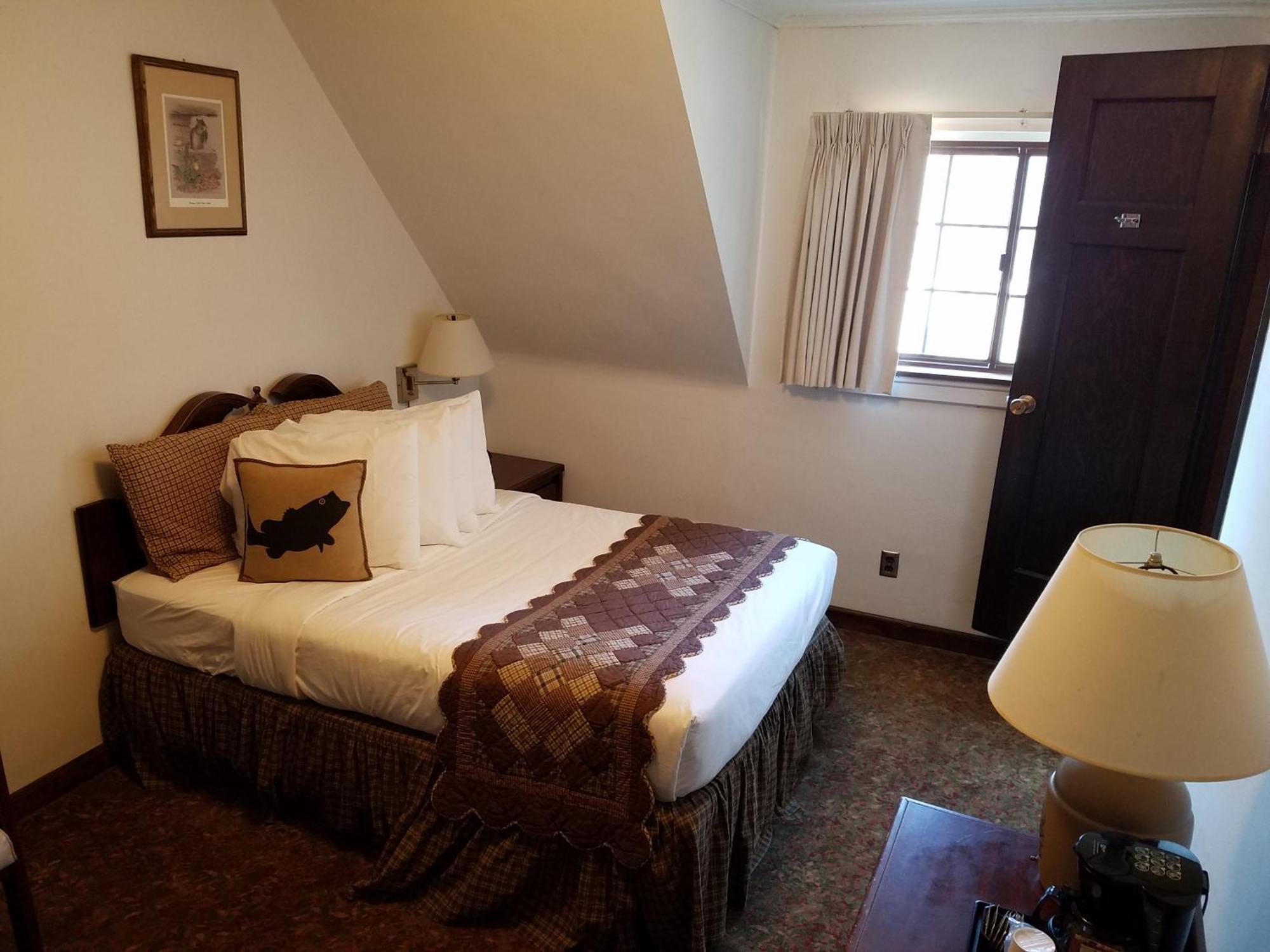 Potawatomi Inn & Cabins أنغولا الغرفة الصورة