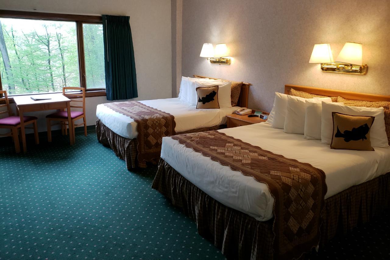 Potawatomi Inn & Cabins أنغولا الغرفة الصورة